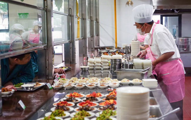 正規食堂承包：注重食品安全，吃上放心飯菜